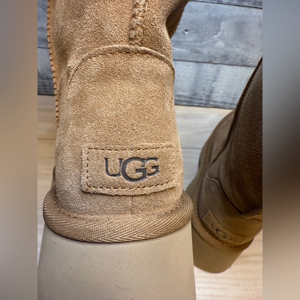 UGG NWT
Women's Classic Short New Heights Booties - Picture 15 of 16